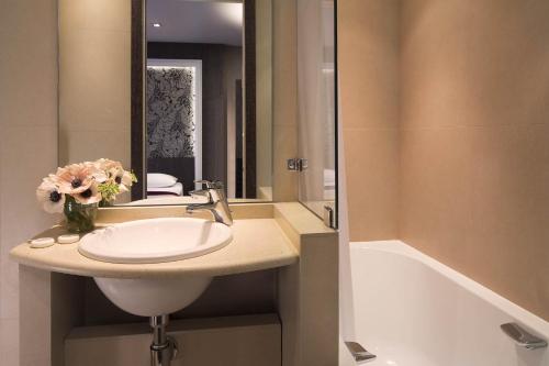 Habitación Doble - 2 camas del hotel Central Paris. Foto 1