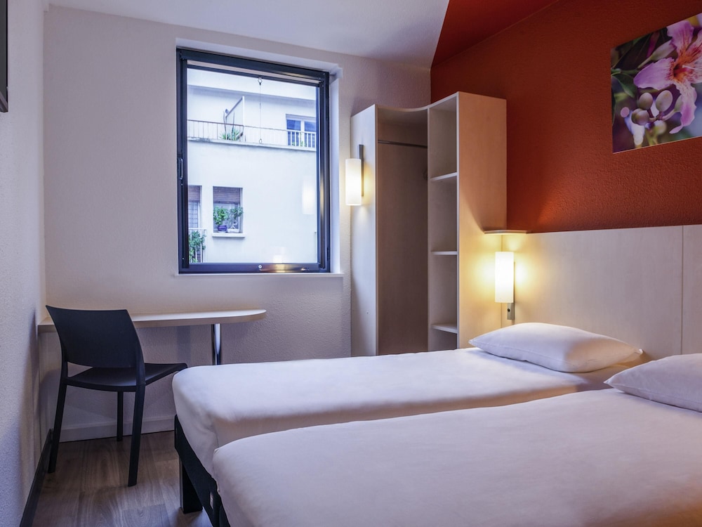 DOBLE - Habitación con una cama grande del hotel Ibis Budget Cannes Centre Ville. Foto 2
