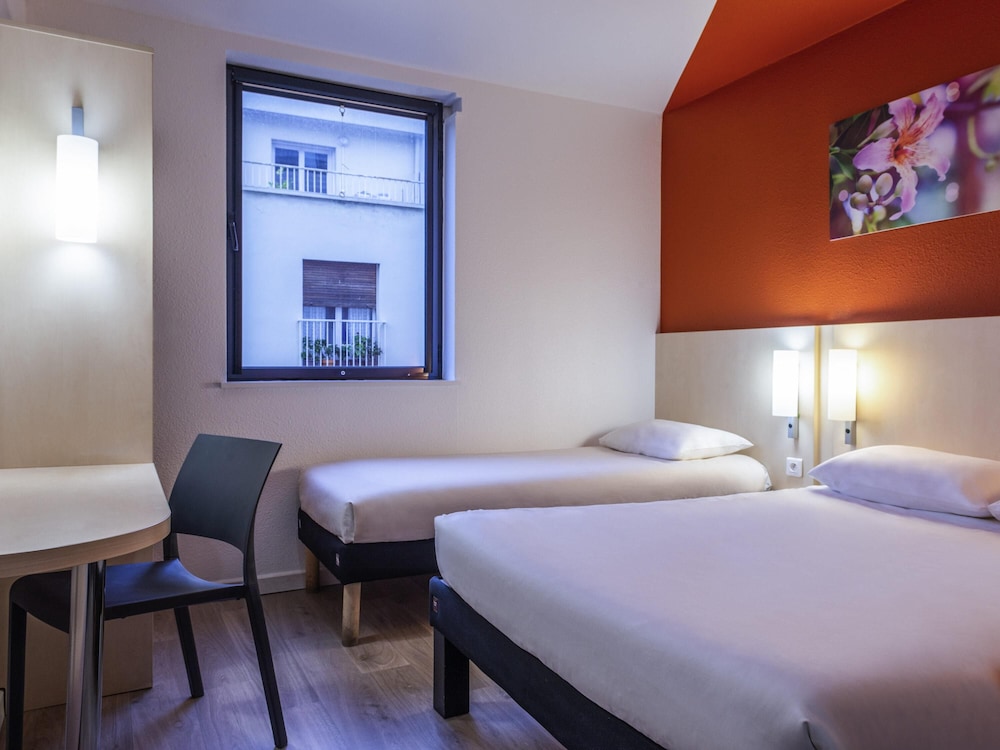 DOBLE - Habitación con una cama grande del hotel Ibis Budget Cannes Centre Ville. Foto 3