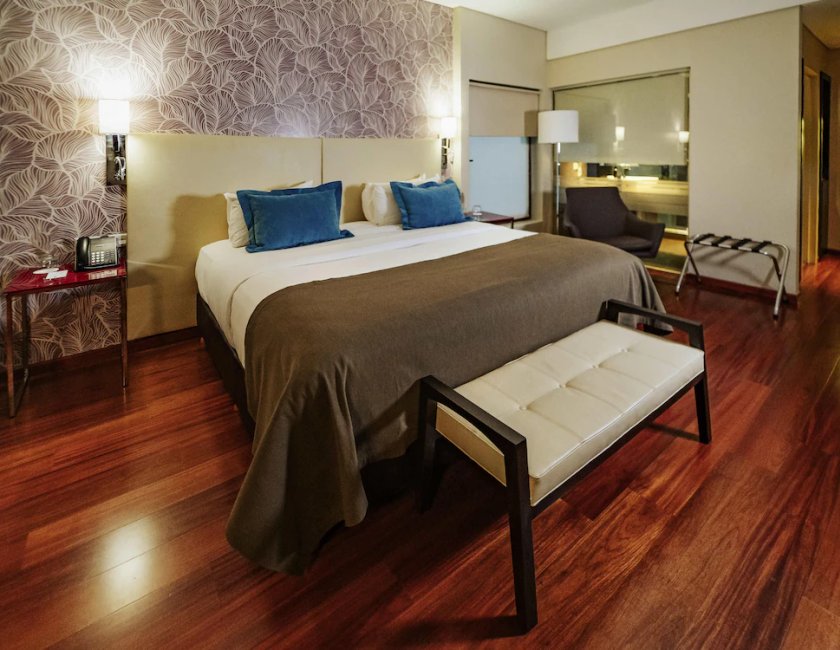Habitación Junior Suite con 1 Cama King Size + 1 Sofá del hotel Mercure Iguazu Hotel Iru. Foto 2