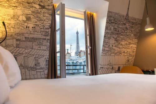 Habitación Doble con vistas a la torre Eiffel del hotel CLER. Foto 11