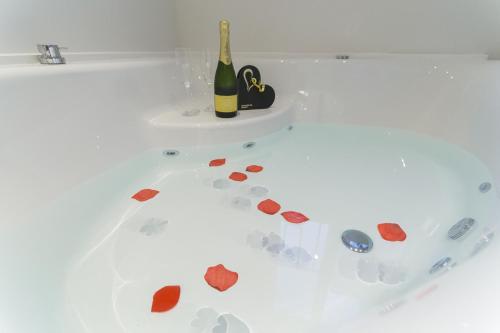 Habitación Doble con bañera de hidromasaje del hotel San Lorenzo Boutique. Foto 4
