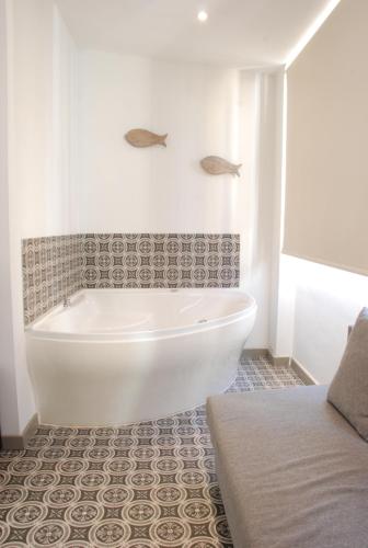 Habitación Doble con bañera de hidromasaje del hotel San Lorenzo Boutique. Foto 9