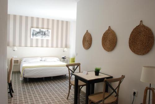 Habitación Doble con bañera de hidromasaje del hotel San Lorenzo Boutique. Foto 10