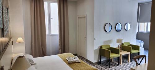 Habitación Doble con bañera de hidromasaje del hotel San Lorenzo Boutique. Foto 11