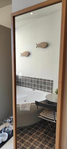 Habitación Doble con bañera de hidromasaje del hotel San Lorenzo Boutique. Foto 15