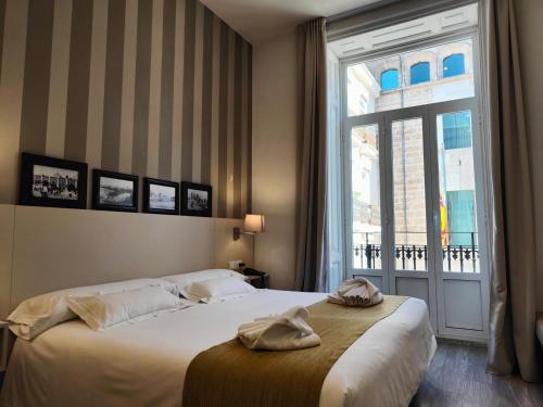 Habitación Doble Clásica con vistas a la ciudad del hotel San Lorenzo Boutique. Foto 6