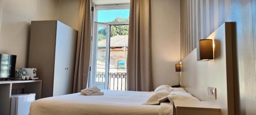 Habitación Doble Clásica con vistas a la ciudad del hotel San Lorenzo Boutique. Foto 7