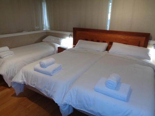 Habitación Triple del hotel Villa De Betanzos. Foto 4