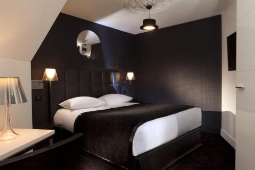 Habitación Doble Clásica del hotel First Paris Tour Eiffel. Foto 4
