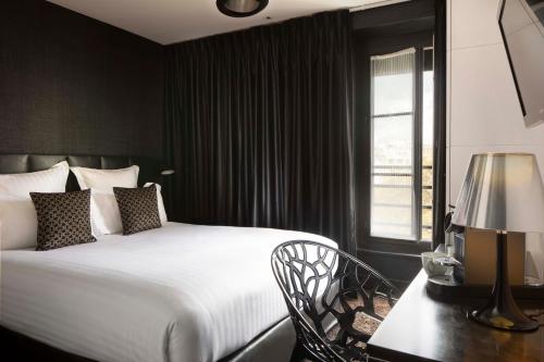 Habitación Doble Deluxe con vistas a la Torre Eiffel del hotel First Paris Tour Eiffel