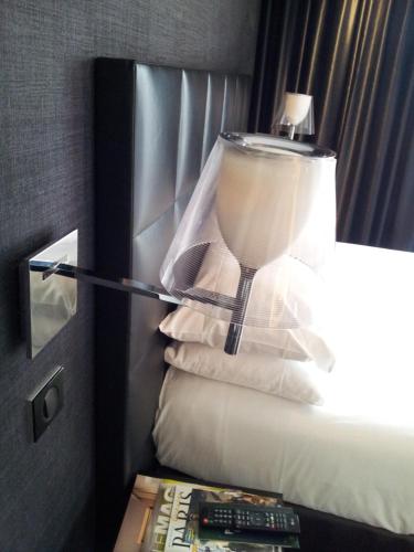 Habitación Doble Deluxe con vistas a la Torre Eiffel del hotel First Paris Tour Eiffel. Foto 3