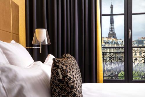 Suite con vistas a la torre Eiffel del hotel First Paris Tour Eiffel