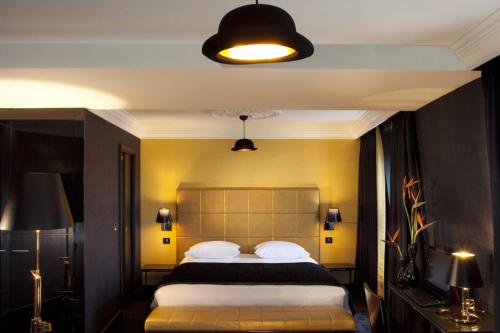 Suite con vistas a la torre Eiffel del hotel First Paris Tour Eiffel. Foto 4
