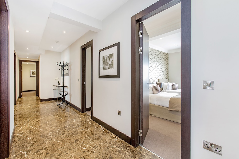 Ático panorámico, 4 habitaciones del hotel 130 Queen's Gate Apartments. Foto 1