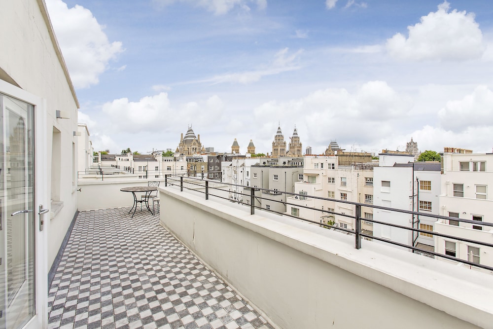 Ático panorámico, 4 habitaciones del hotel 130 Queen's Gate Apartments. Foto 23