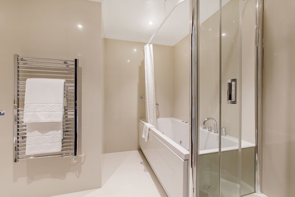 Ático panorámico, 4 habitaciones del hotel 130 Queen's Gate Apartments. Foto 25