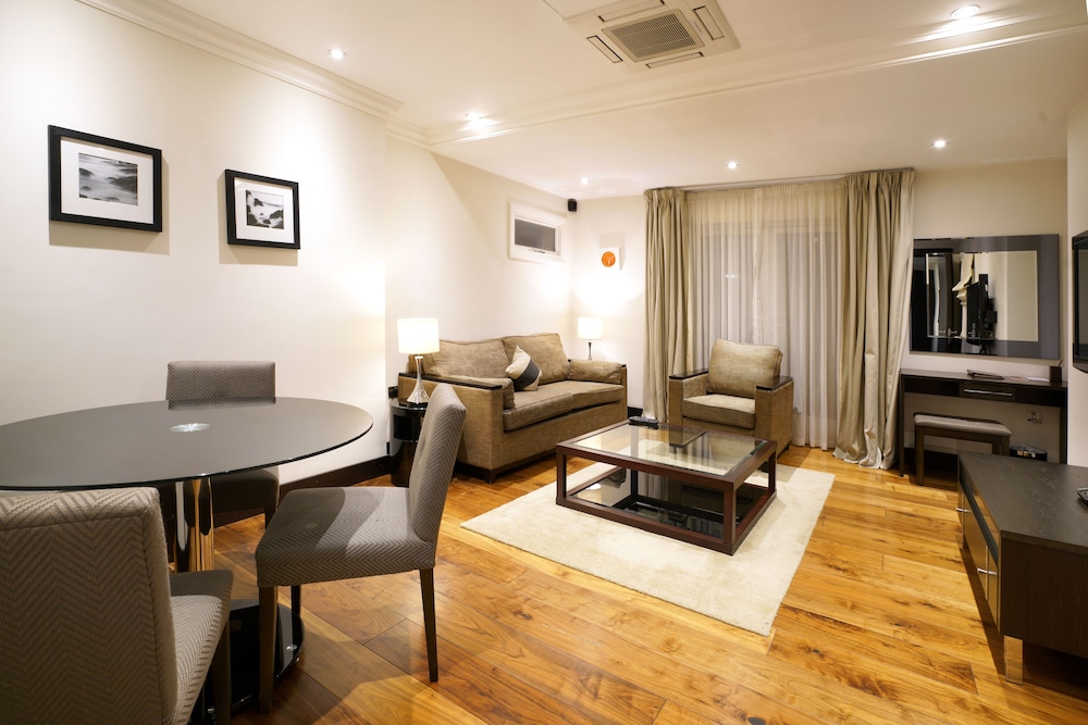 One Bedroom Deluxe with Balcony del hotel 130 Queen's Gate Apartments. Foto 11