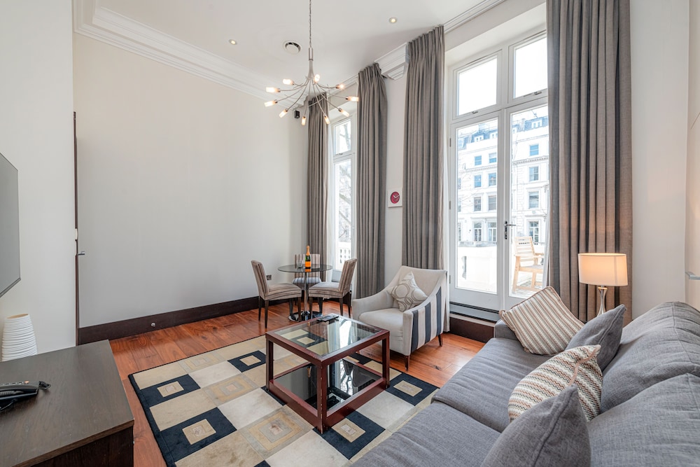 One Bedroom Deluxe with Balcony del hotel 130 Queen's Gate Apartments. Foto 13