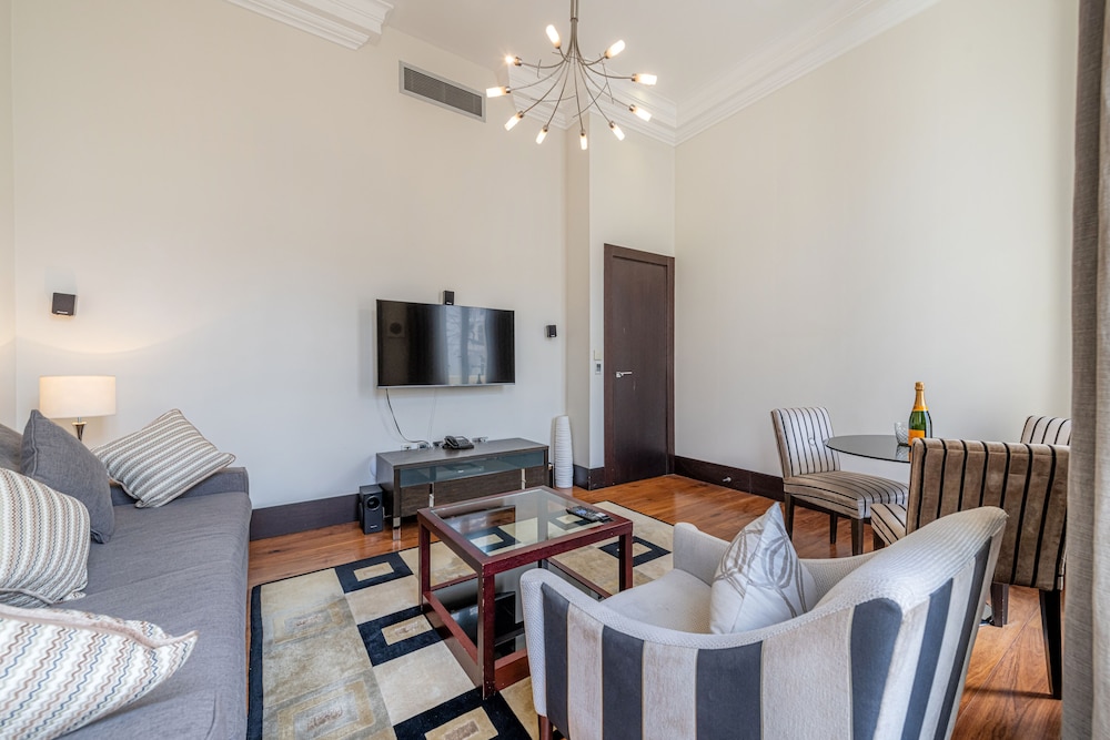 One Bedroom Deluxe with Balcony del hotel 130 Queen's Gate Apartments. Foto 14