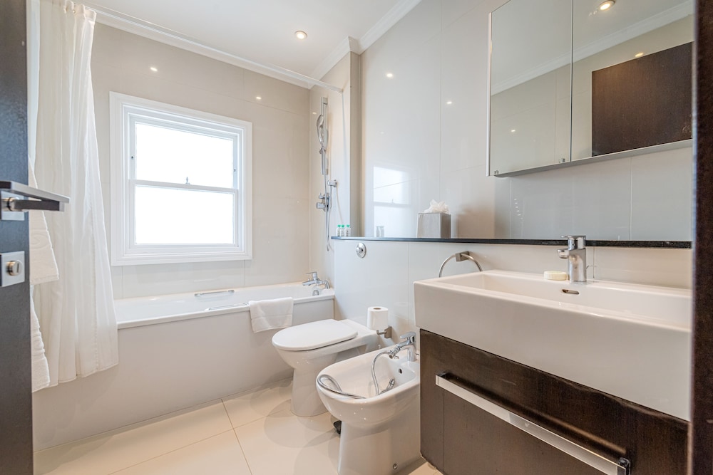 One Bedroom Deluxe with Balcony del hotel 130 Queen's Gate Apartments. Foto 21