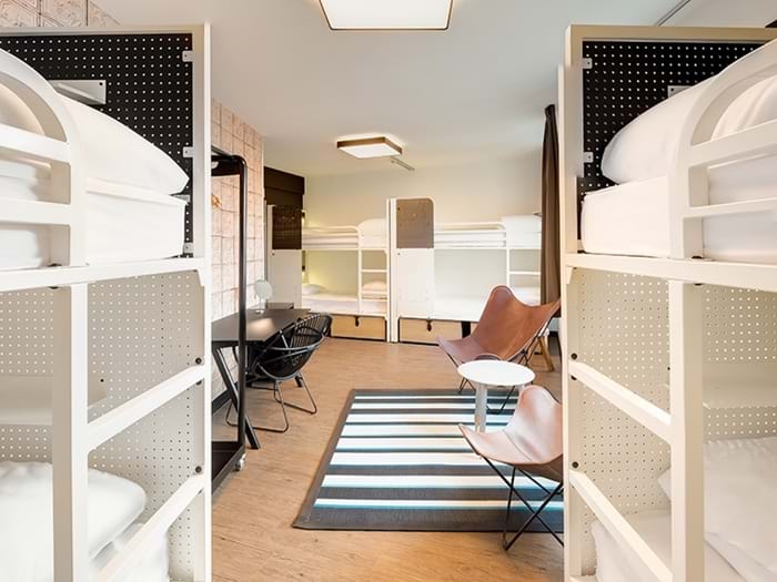 Cama en habitación compartida femenina de 8 camas del hotel Generator Paris