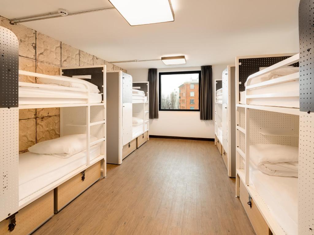 Cama en habitación compartida mixta de 10 camas del hotel Generator Paris