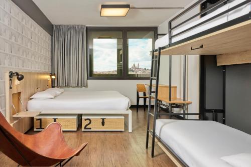 Habitación Familiar Estándar del hotel Generator Paris. Foto 4