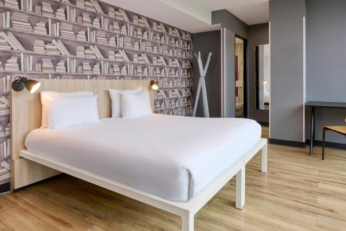 Estudio Deluxe con terraza - Cama extragrande del hotel Generator Paris. Foto 4