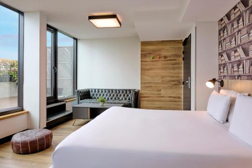 Estudio Deluxe con terraza - Cama extragrande del hotel Generator Paris. Foto 6