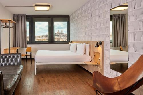 Habitación Deluxe con cama extragrande del hotel Generator Paris. Foto 3