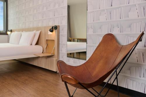 Habitación Deluxe con cama extragrande del hotel Generator Paris. Foto 5