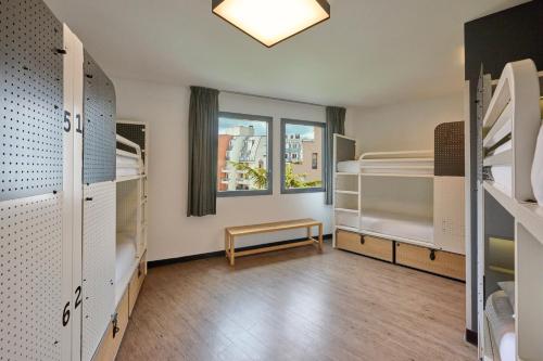 Cama en habitación compartida mixta de 10 camas del hotel Generator Paris. Foto 7