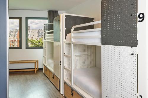 Cama en habitación compartida mixta de 10 camas del hotel Generator Paris. Foto 8