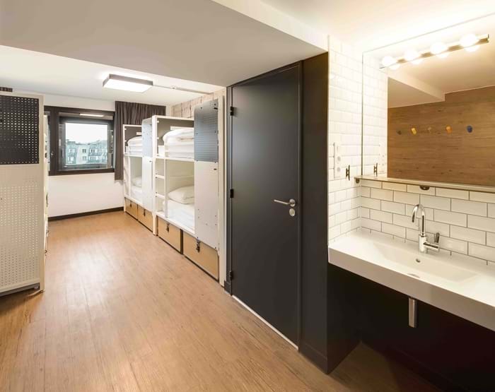 Habitación con baño privado - 6 camas del hotel Generator Paris. Foto 8