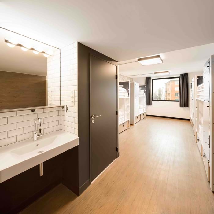 Habitación con baño privado - 6 camas del hotel Generator Paris. Foto 9