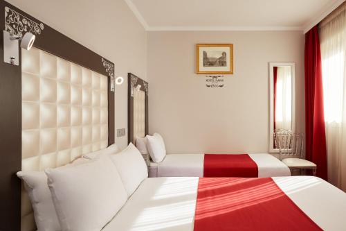 Habitación Triple del hotel Grand Amelot. Foto 2