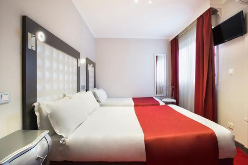 Habitación Triple del hotel Grand Amelot. Foto 8