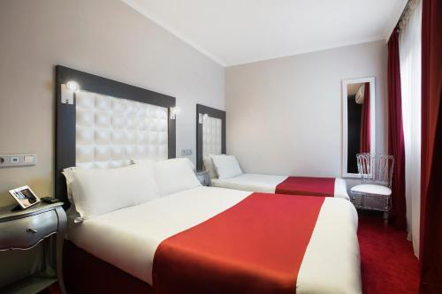 Habitación Triple del hotel Grand Amelot. Foto 10