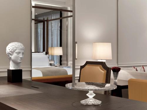Suite Prestige del hotel Baccarat Hotel and Residences New York. Foto 1