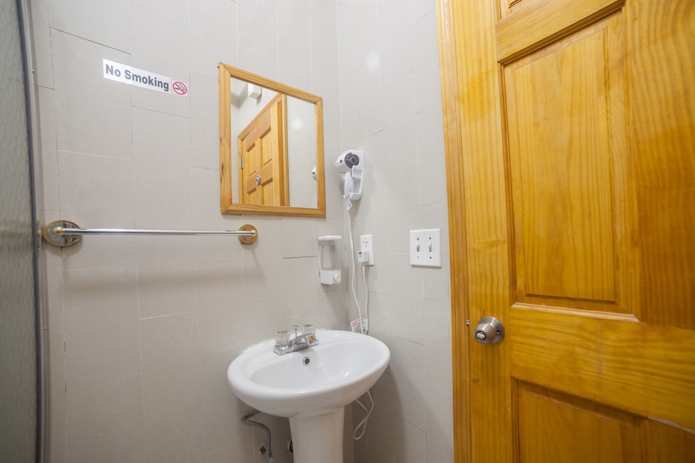 Habitación individual, 1 cama individual, baño compartido del hotel Bowery Grand. Foto 1