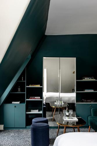 Habitación Sous Les Toits de 25 m² del hotel Grand Pigalle Experimental. Foto 2