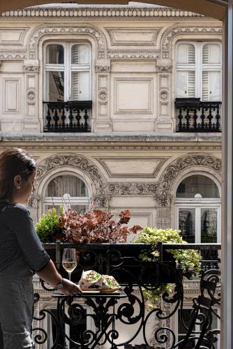 Alojamiento Sopi con balcón del hotel Grand Pigalle Experimental