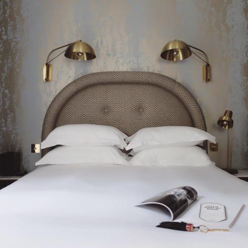 Alojamiento Sopi con balcón del hotel Grand Pigalle Experimental. Foto 1