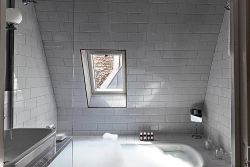 Habitación Sous Les Toits de 22 m² del hotel Grand Pigalle Experimental. Foto 3