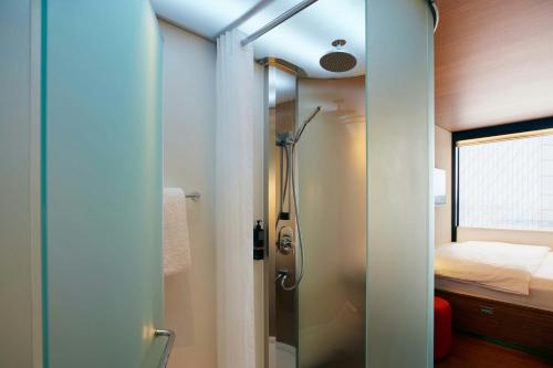 Habitación con cama extragrande - Planta superior del hotel citizenM New York Times Square. Foto 6