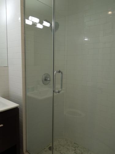 Estudio con 1 cama grande del hotel East Village. Foto 8