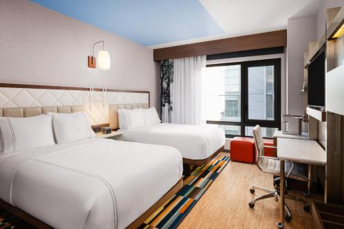 Habitación Doble Premium - 2 camas dobles - Planta superior del hotel EVEN Hotel Times Square South. Foto 2