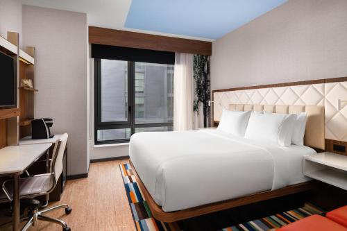 Habitación Doble - adaptada para personas con problemas de audición - cama extragrande del hotel EVEN Hotel Times Square South. Foto 1