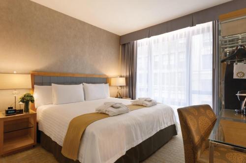 Habitación Executive con cama extragrande del hotel Executive Hotel Le Soleil New York. Foto 1